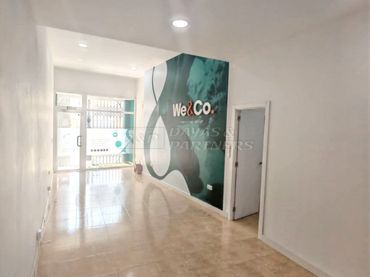 Local comercial de lloguer a de España 10