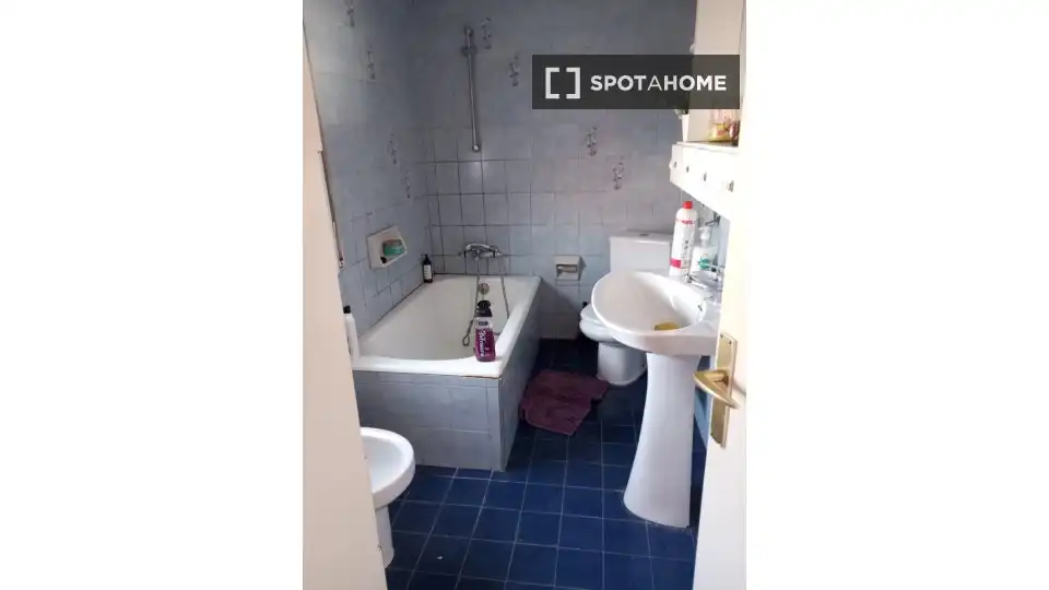 Baño de Piso para compartir en Sabadell con Aire acondicionado, Calefacción y Amueblado