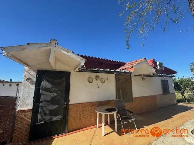 Vista exterior de Casa o xalet en venda en Carmona amb Aire condicionat, Calefacció i Piscina