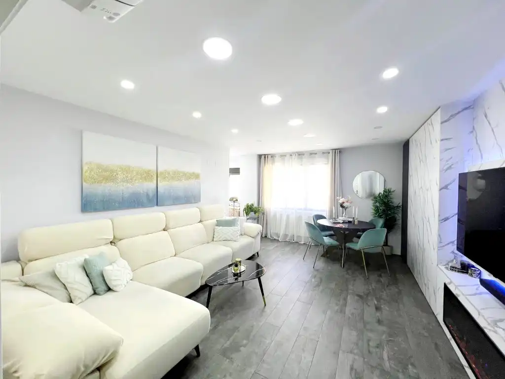 Living room of Flat for sale in Alcalá de Henares  with Air Conditioner, Heating and Storage room