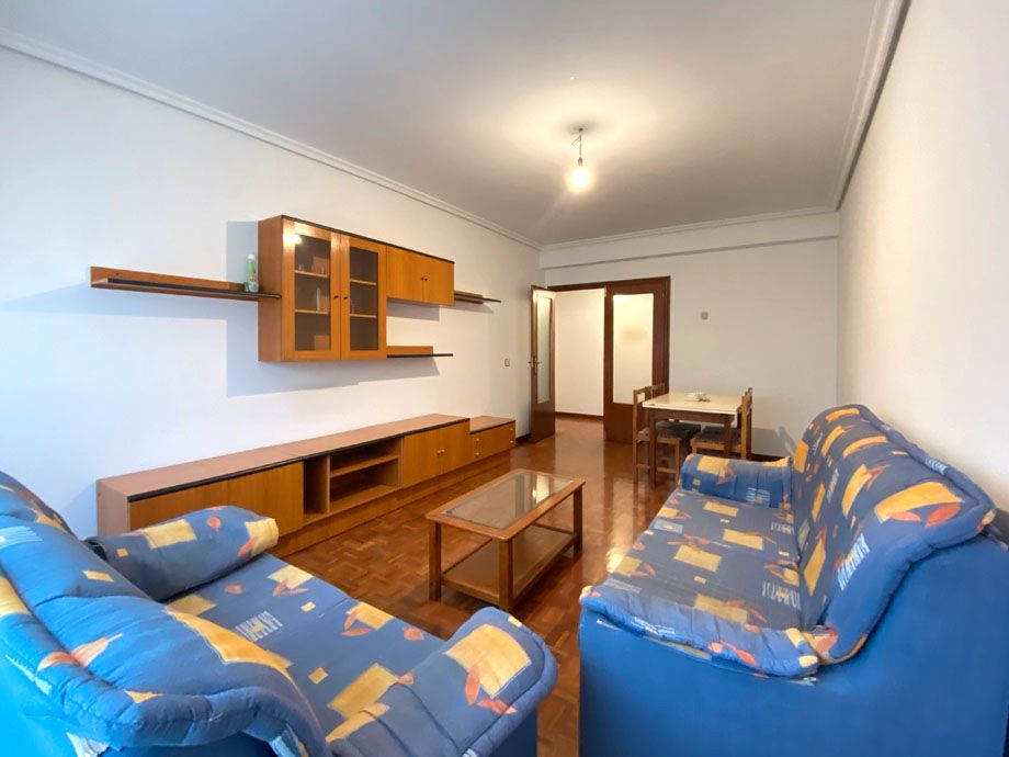 Sala d'estar de Pis en venda en Vitoria - Gasteiz amb Calefacció, Parquet i Terrassa