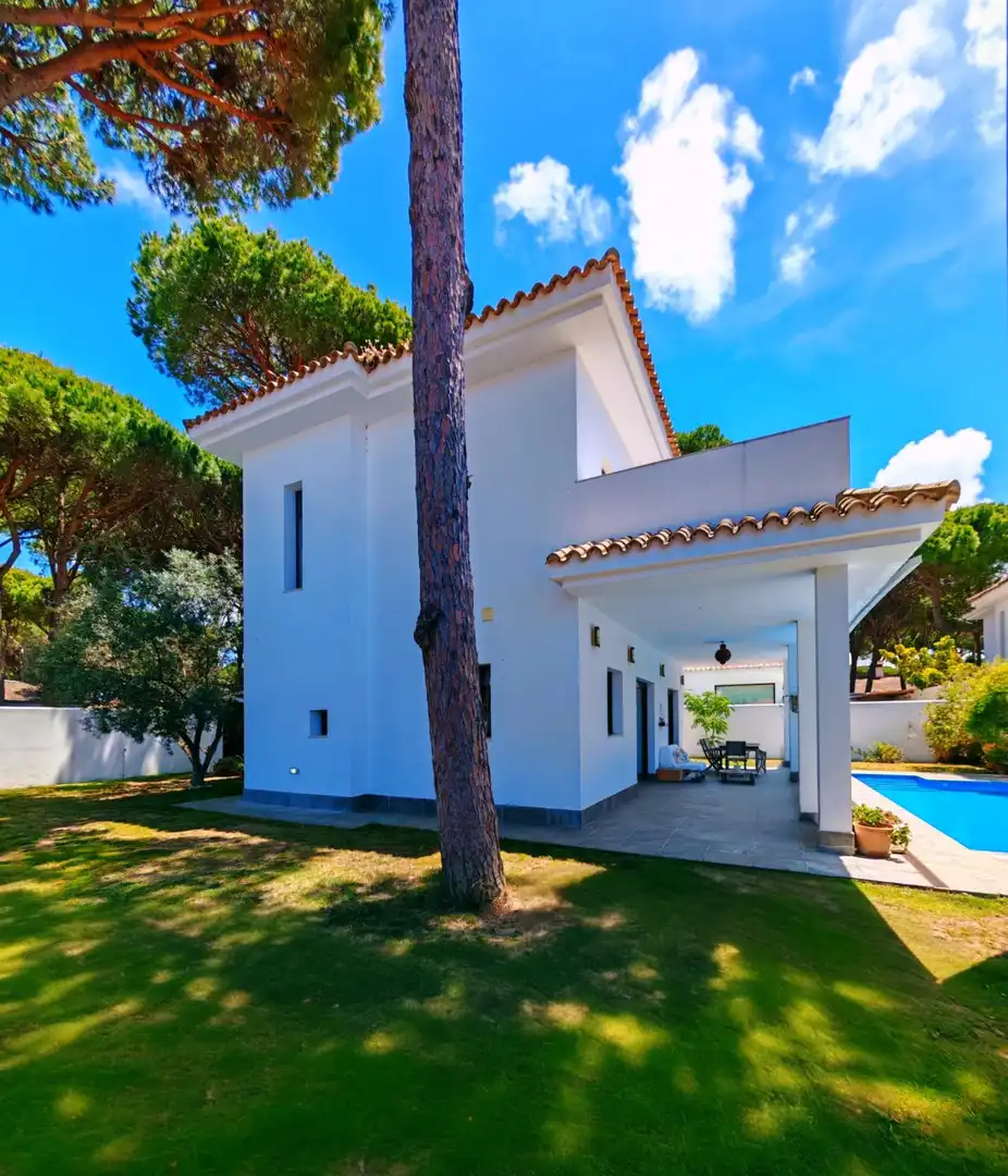 Vista exterior de Casa o chalet en venta en Chiclana de la Frontera con Aire acondicionado, Jardín privado y Terraza