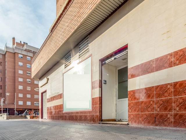 Local comercial en Venta en Juslibol, 32-40 en Salvador Allende