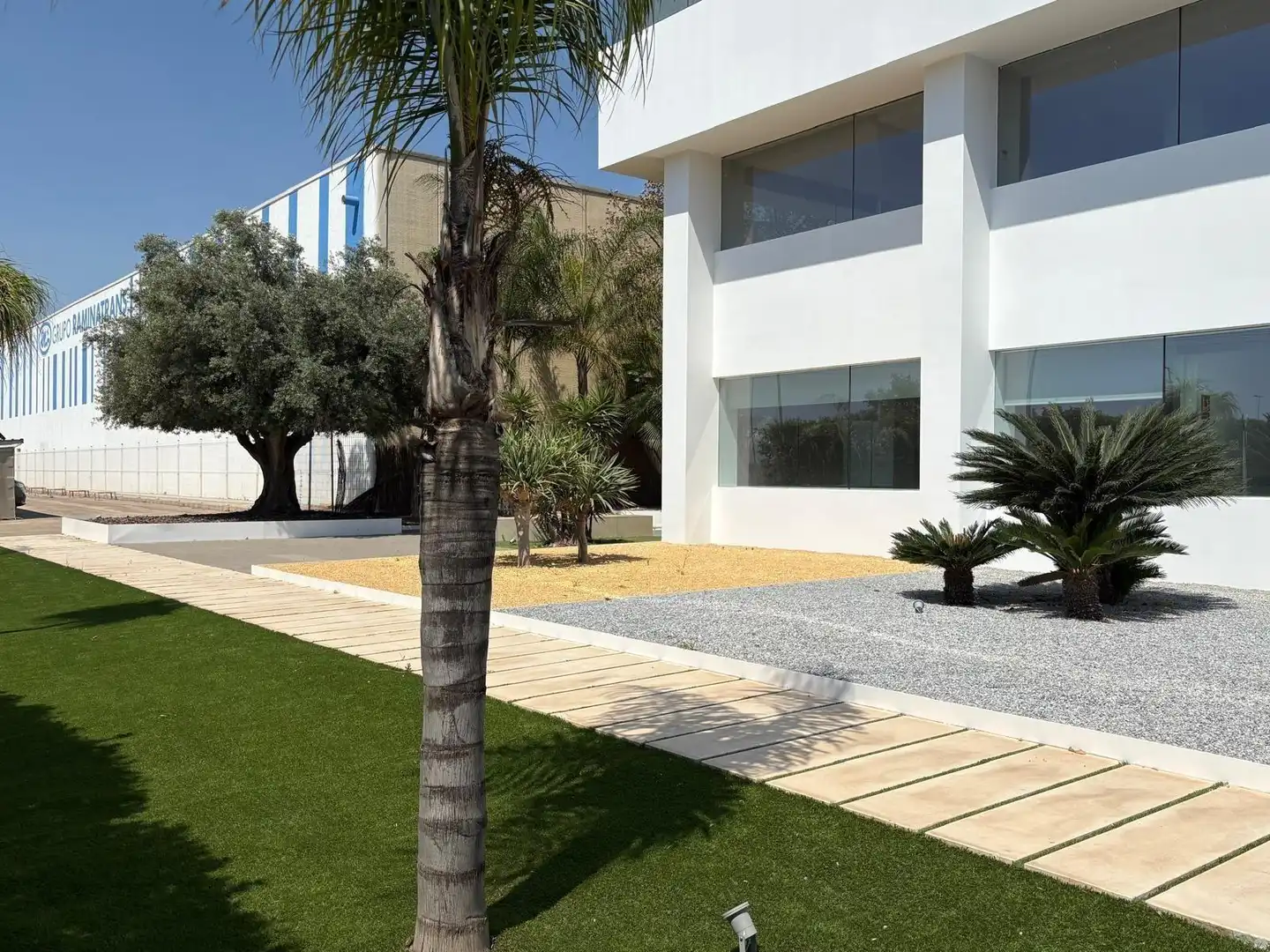 Jardín de Oficina de alquiler en Riba-roja de Túria con Aire acondicionado y Amueblado