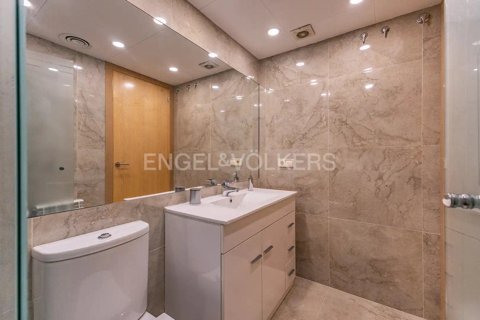 Bathroom of Duplexes for rent in Mataró  with Air Conditioner, Heating and Parquet flooring
