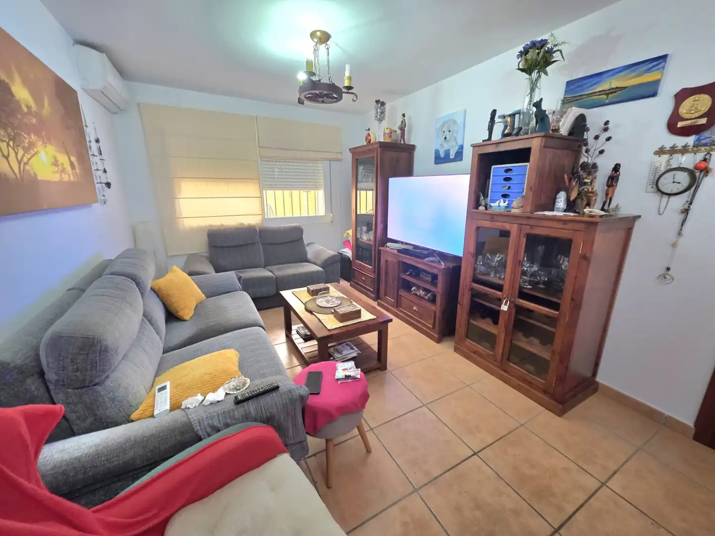 Sala d'estar de Casa adosada en venda en Tarifa amb Aire condicionat, Jardí privat i Terrassa