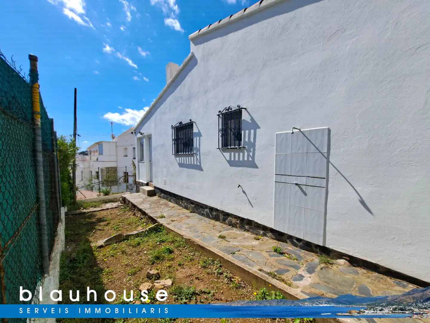 Vista exterior de Casa adosada en venda en Llançà amb Jardí privat, Parquet i Terrassa