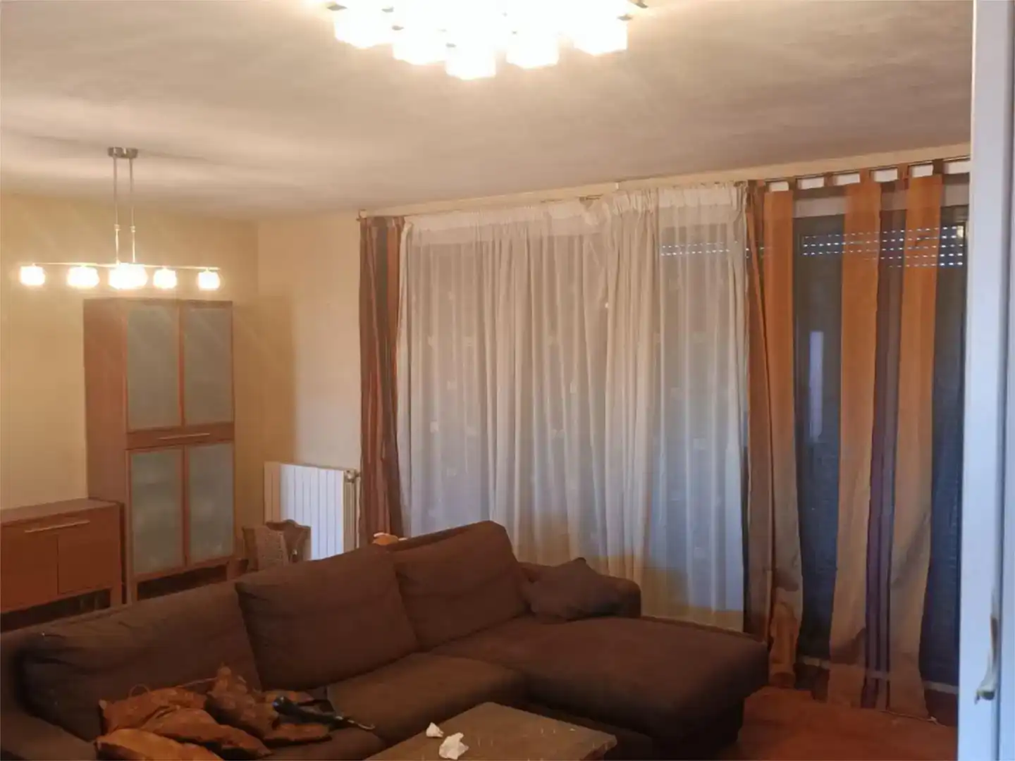 Sala d'estar de Casa adosada en venda en Valdefresno