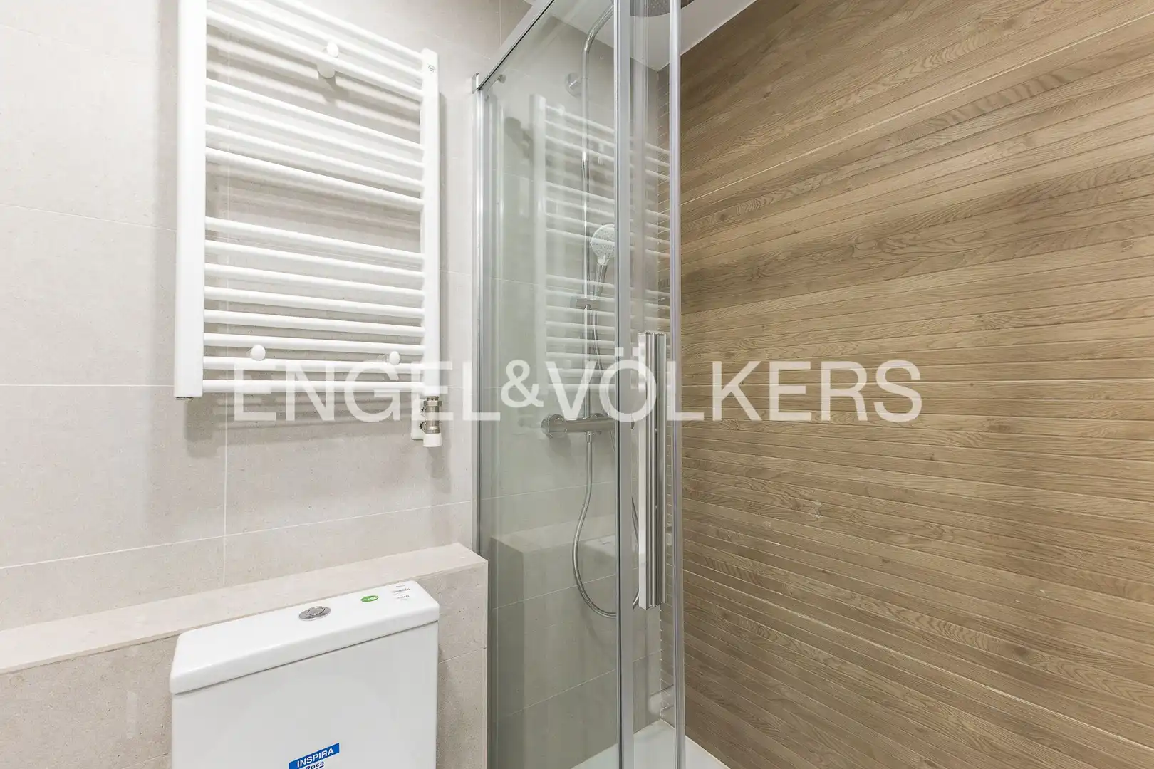 Baño de Dúplex en venta en Barcelona con Aire acondicionado, Calefacción y Jardín privado