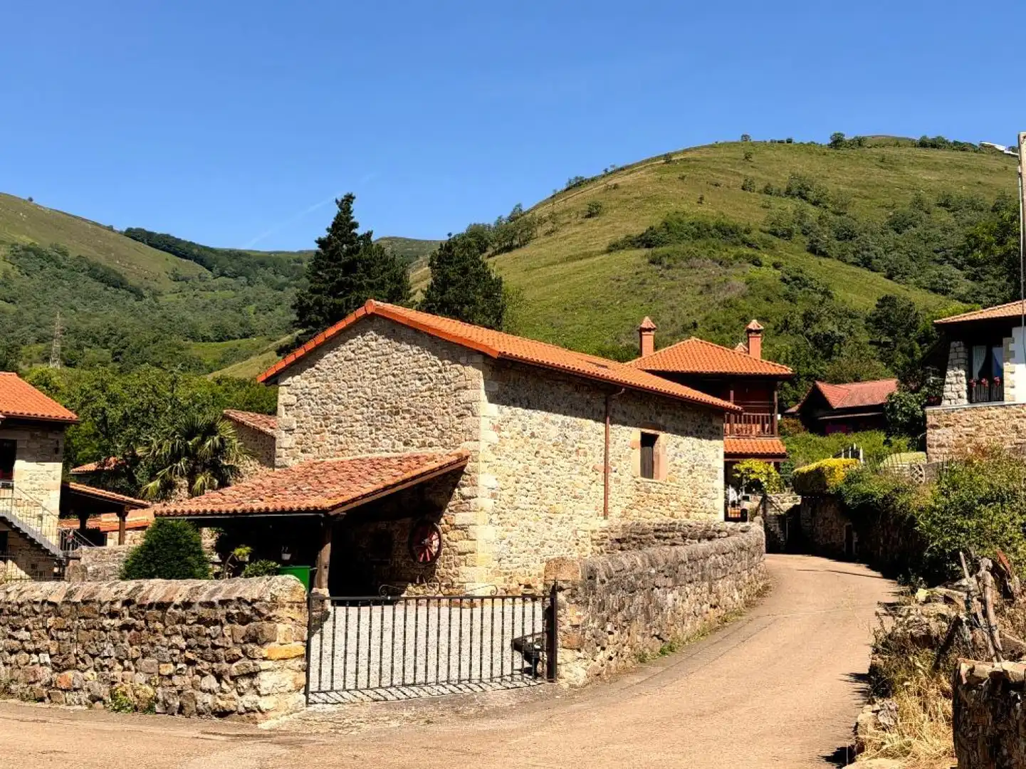 Vista exterior de Local en venda en Bárcena de Pie de Concha