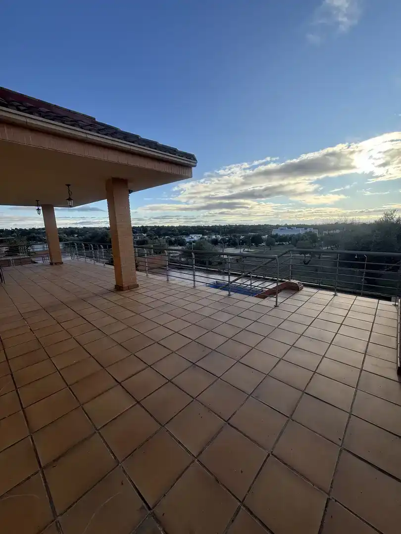 Terrassa de Casa o xalet en venda en Villaviciosa de Odón amb Aire condicionat, Piscina i Balcó
