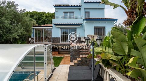 Casa independiente con piscina en Vallpineda