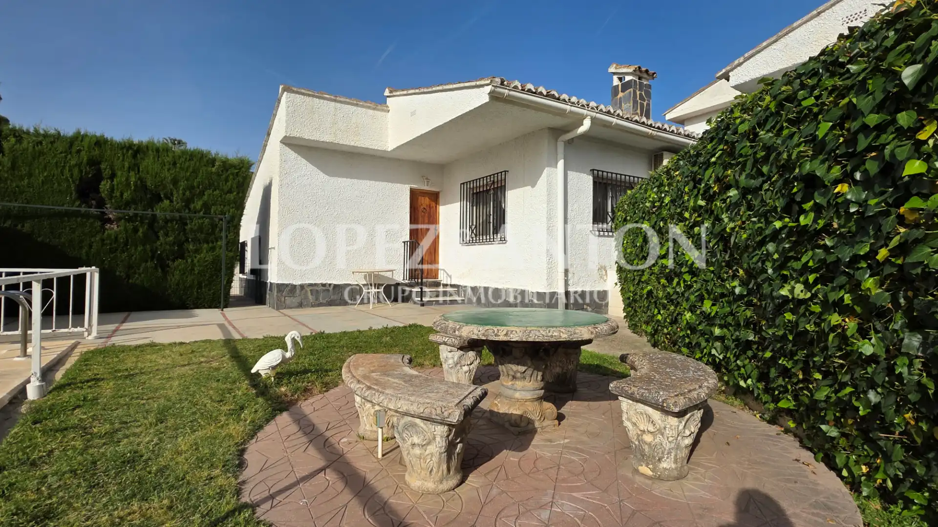 Exterior view of Houses for sale in L'Eliana  with Air Conditioner, Private garden and Terrace