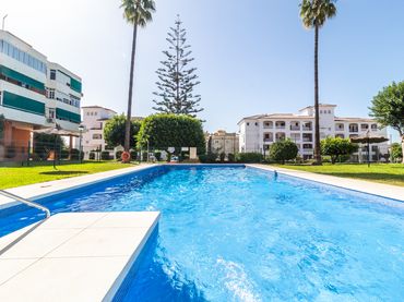 Piso con piscina en venta en El Pinillo