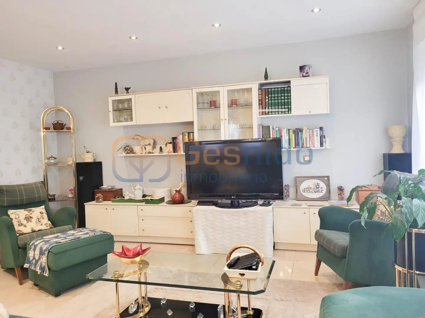 Sala de estar de Casa adosada en venta en Segovia con Calefacción, Parquet y Trastero