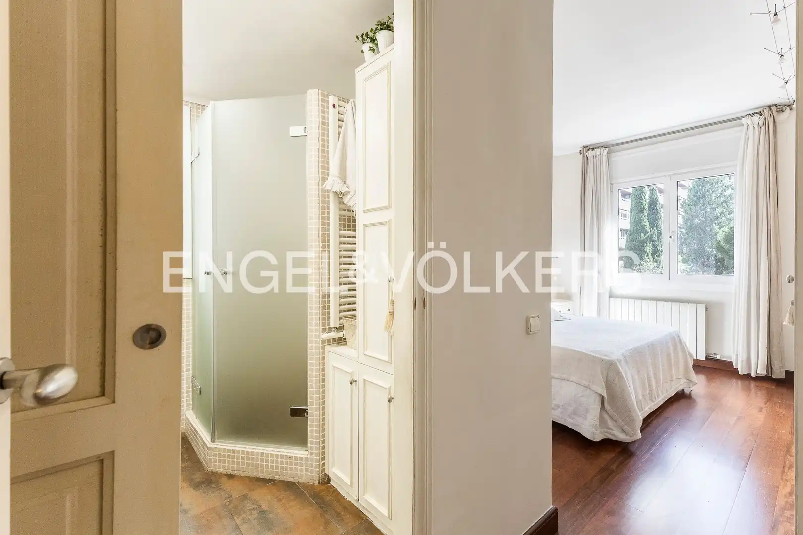 Flat for sale in Barcelona  with Air Conditioner, Heating and Furnished