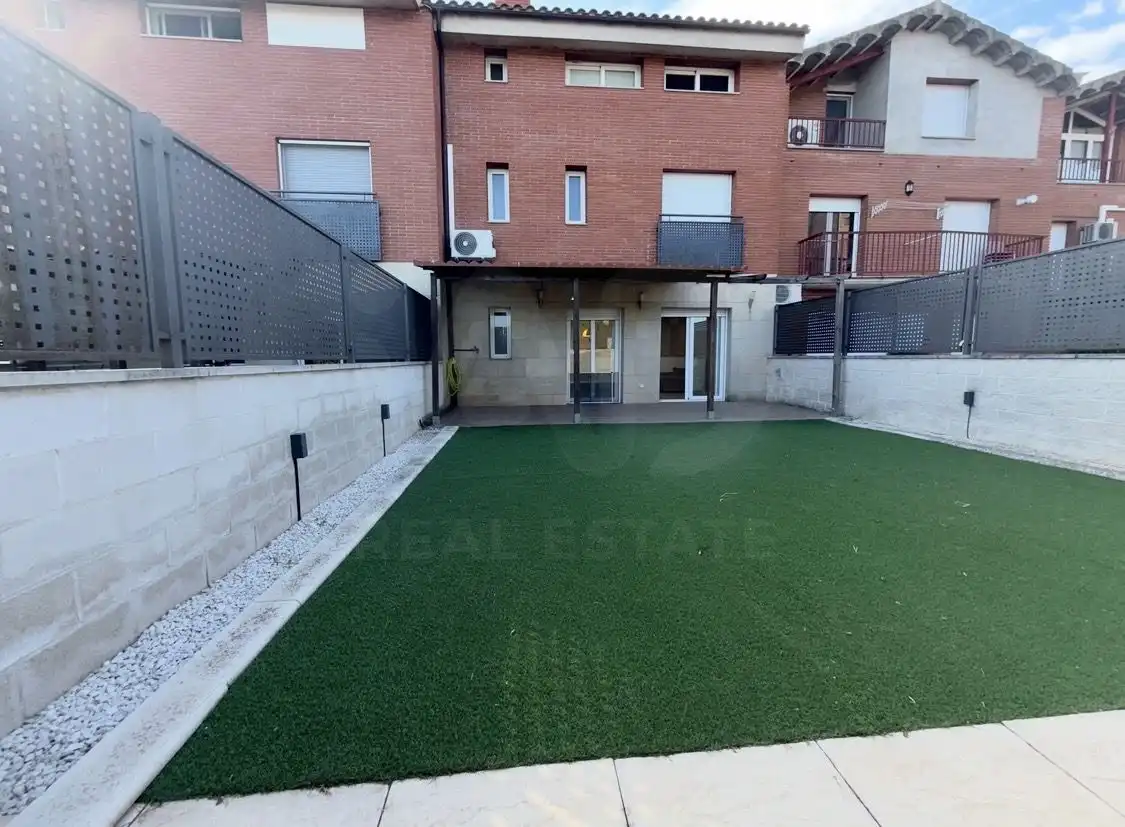 Casa aparellada en venda a Balaguer, imagen 2