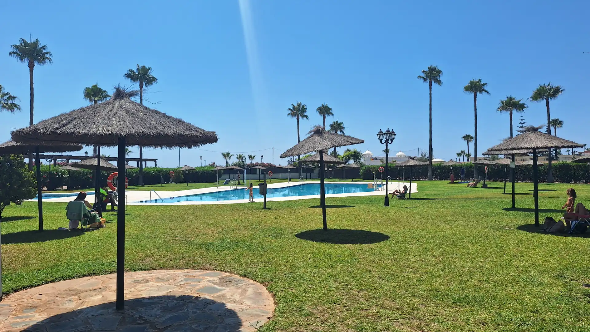 Piscina de Ático en venta en Manilva con Terraza, Amueblado y Horno