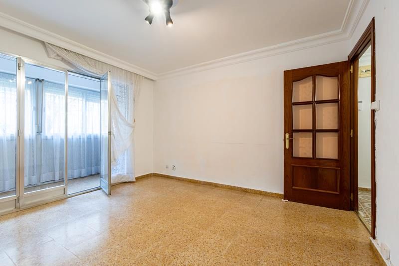 Habitación de Piso en venta en  Madrid Capital con Calefacción y Terraza