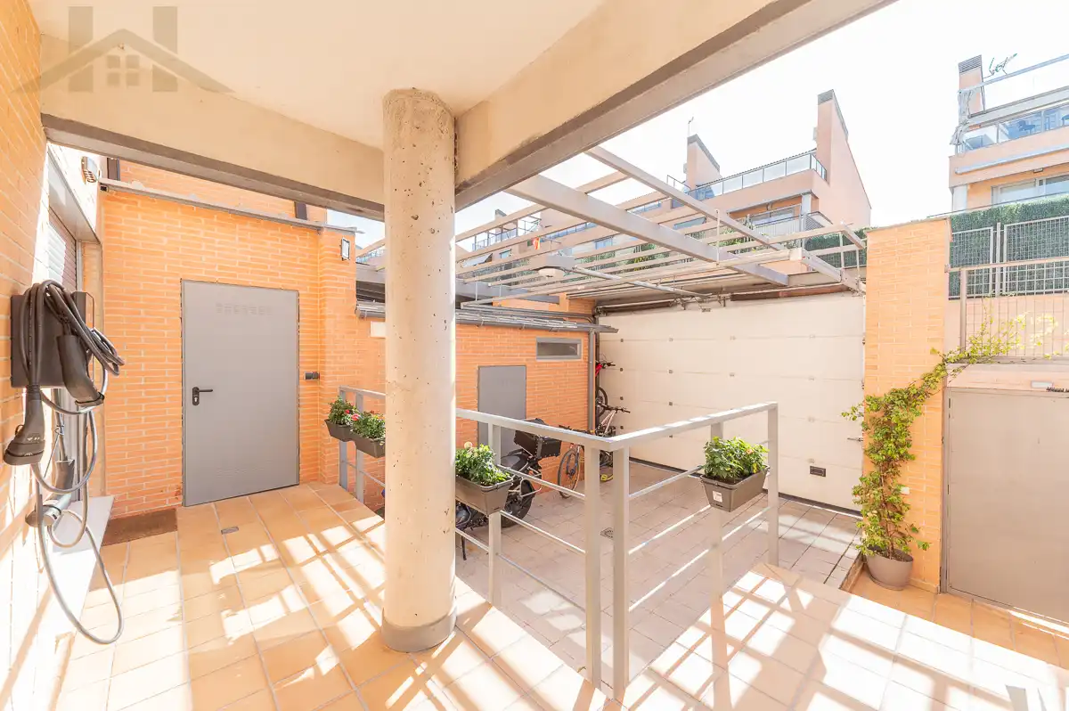Terrassa de Casa adosada en venda en Arroyomolinos (Madrid) amb Aire condicionat, Jardí privat i Terrassa