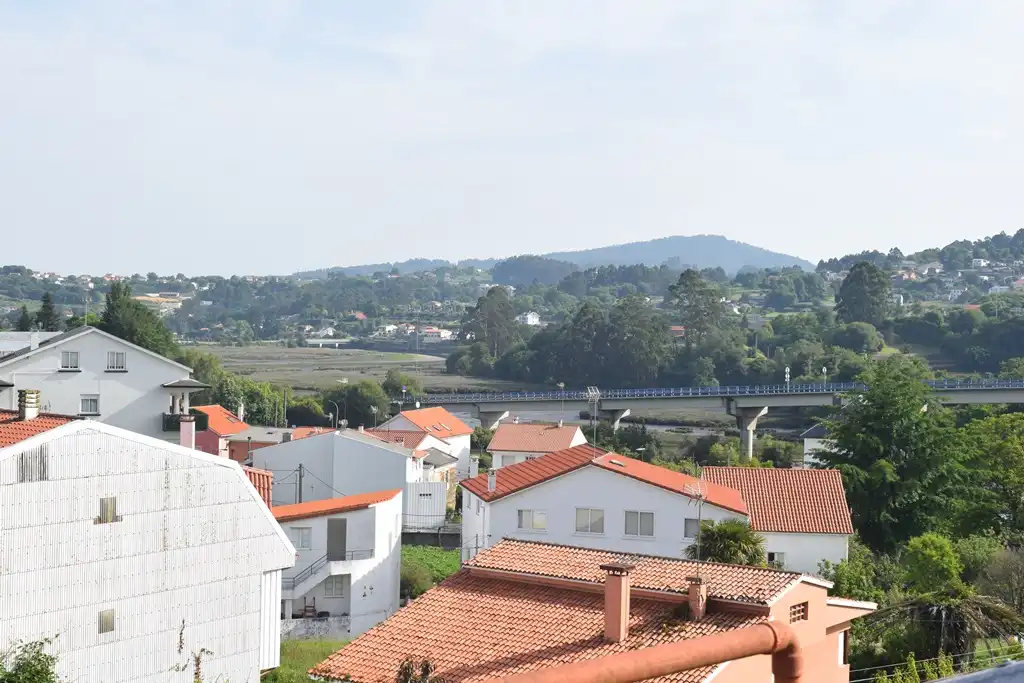 Vista exterior de Àtic en venda en Miño amb Calefacció, Terrassa i Traster