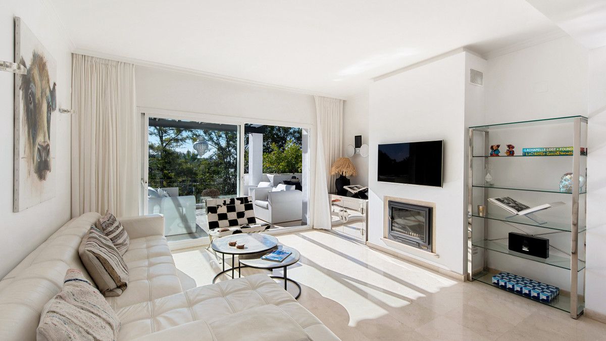 Sala d'estar de Àtic en venda en Marbella amb Aire condicionat, Terrassa i Alarma