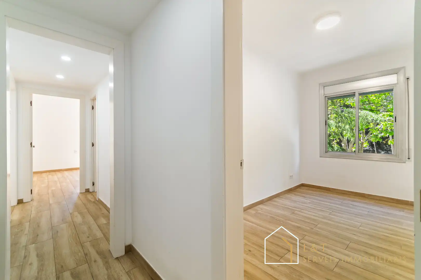 Piso en venta en Barcelona con Calefacción, Horno y Balcón