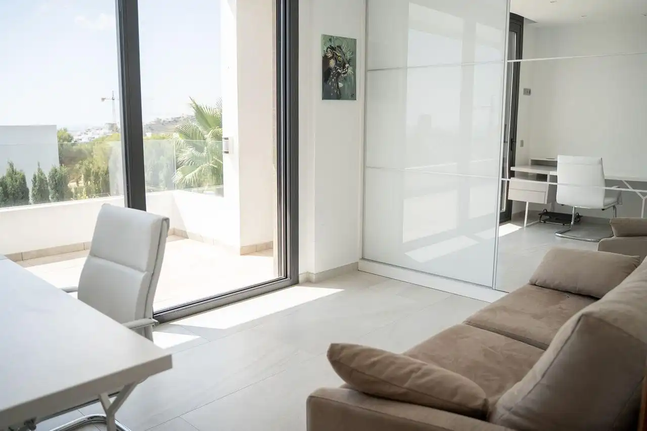 Villa con terrazza in vendita a Golf Bahía, imagen 12