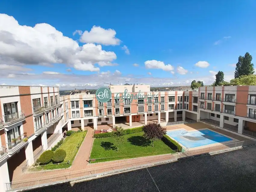 Vista exterior de Piso en venta en Segovia con Calefacción, Trastero y Balcón
