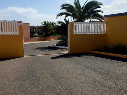 Aparcament de Casa o xalet en venda en Antigua amb Jardí privat, Terrassa i Piscina comunitària