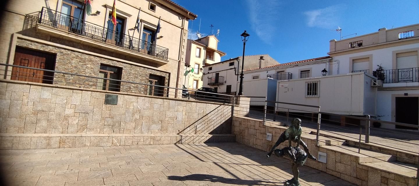 Exterior view of House or chalet for sale in Romangordo