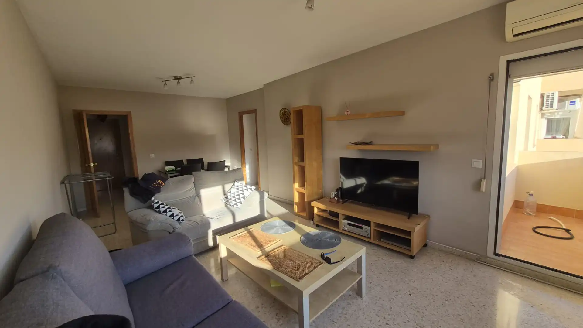 Living room of Flat for sale in Algeciras  with Air Conditioner, Terrace and Furnished