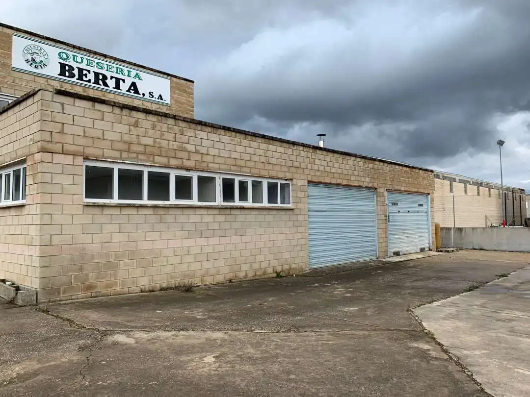 Vista exterior de Nave industrial en venta en Villarcayo de Merindad de Castilla la Vieja