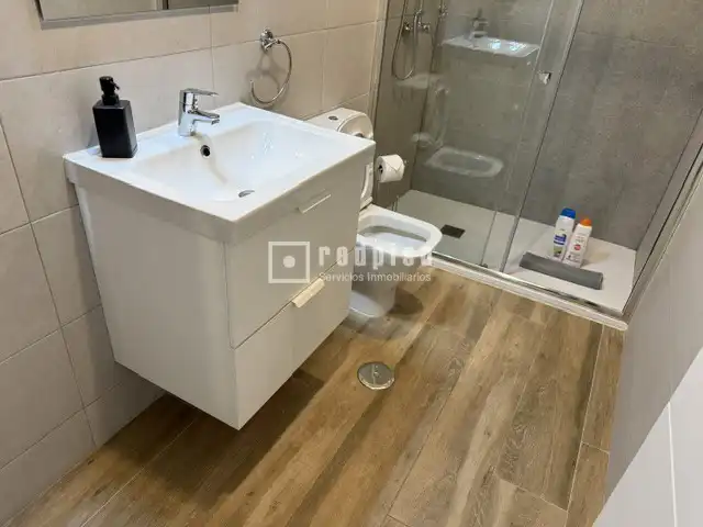 Bany de Loft en venda en Madrid amb Aire condicionat, Calefacció i Jardí privat