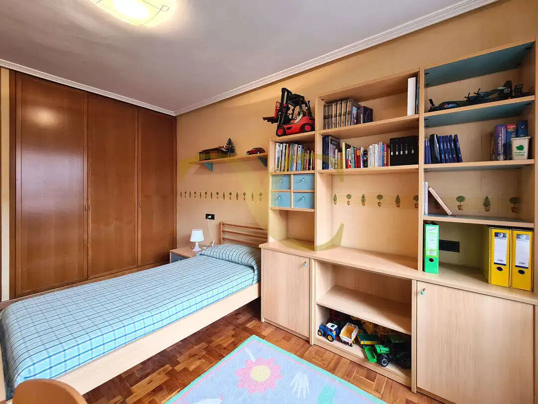 Bedroom of Flat for sale in Oviedo   with Heating