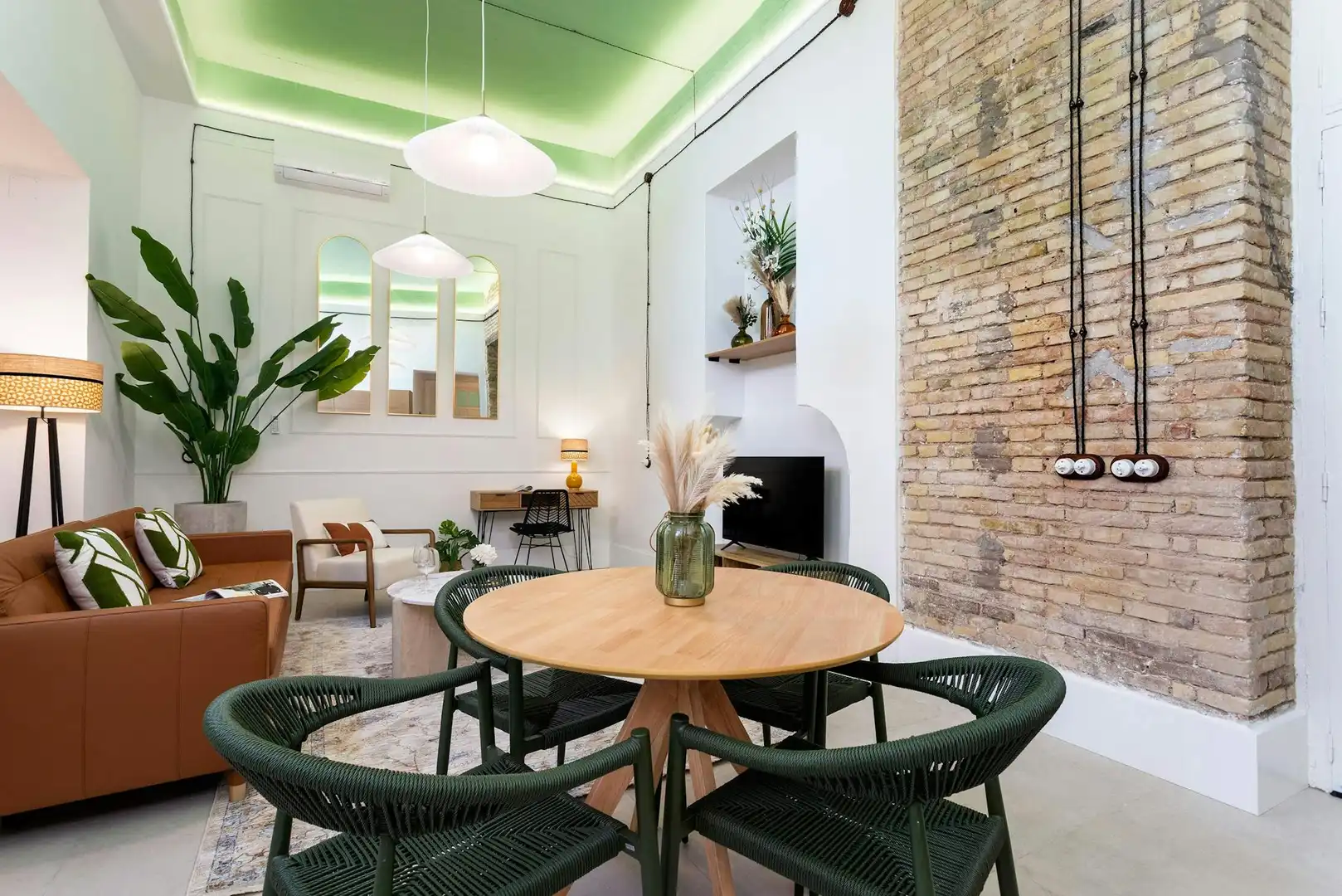 Comedor de Piso de alquiler en Sevilla con Aire acondicionado, Calefacción y Lavadora