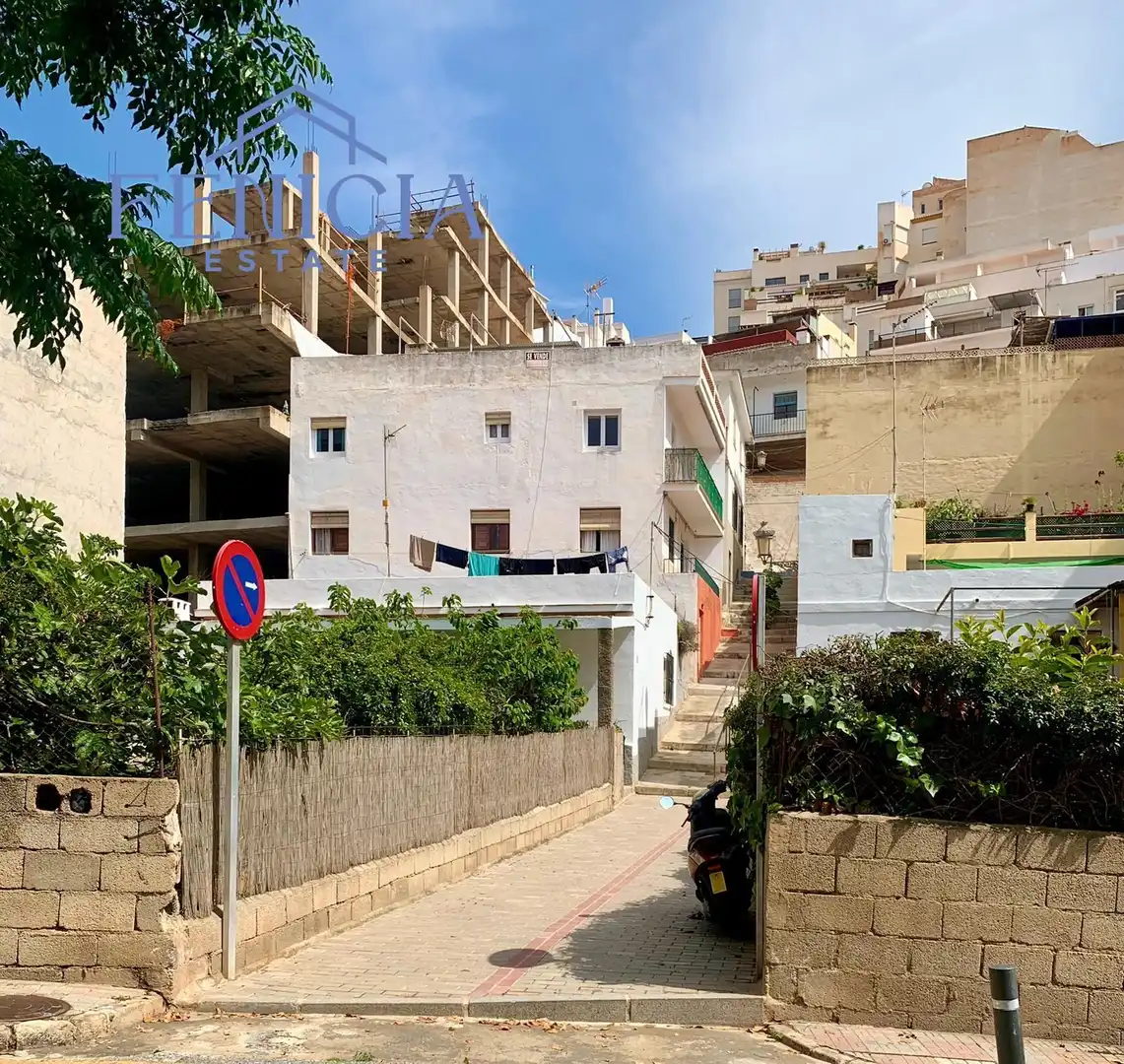 Buildings for sale in La Herradura centro