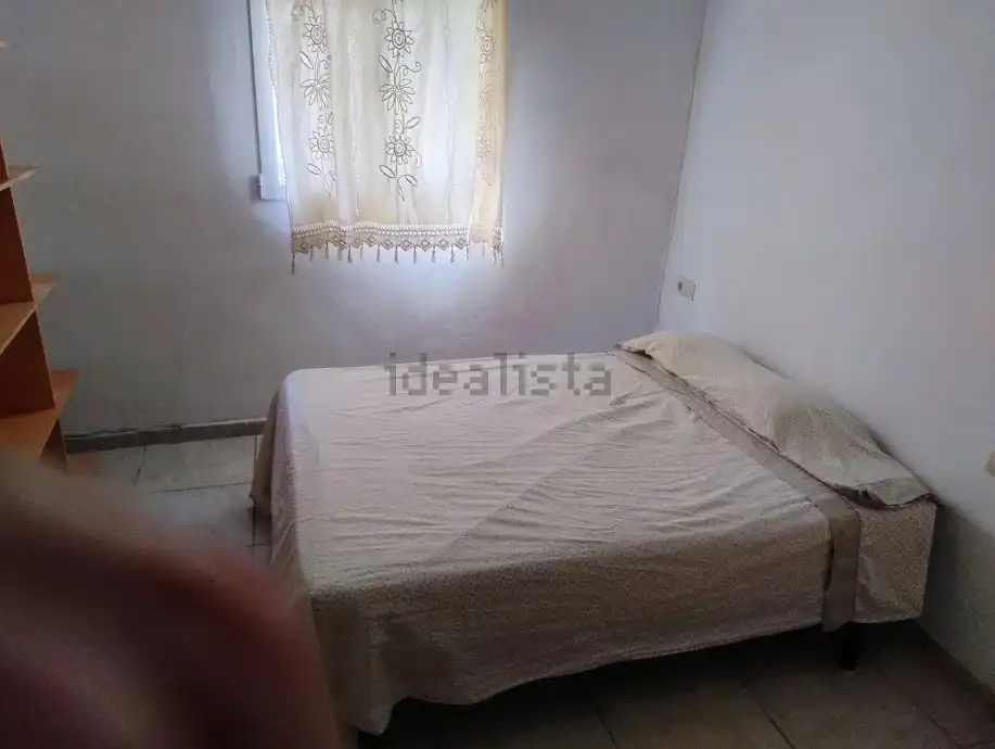 Schlafzimmer von Erdgeschoss zur Miete in Valencia mit Klimaanlage, Terrasse und Möbliert