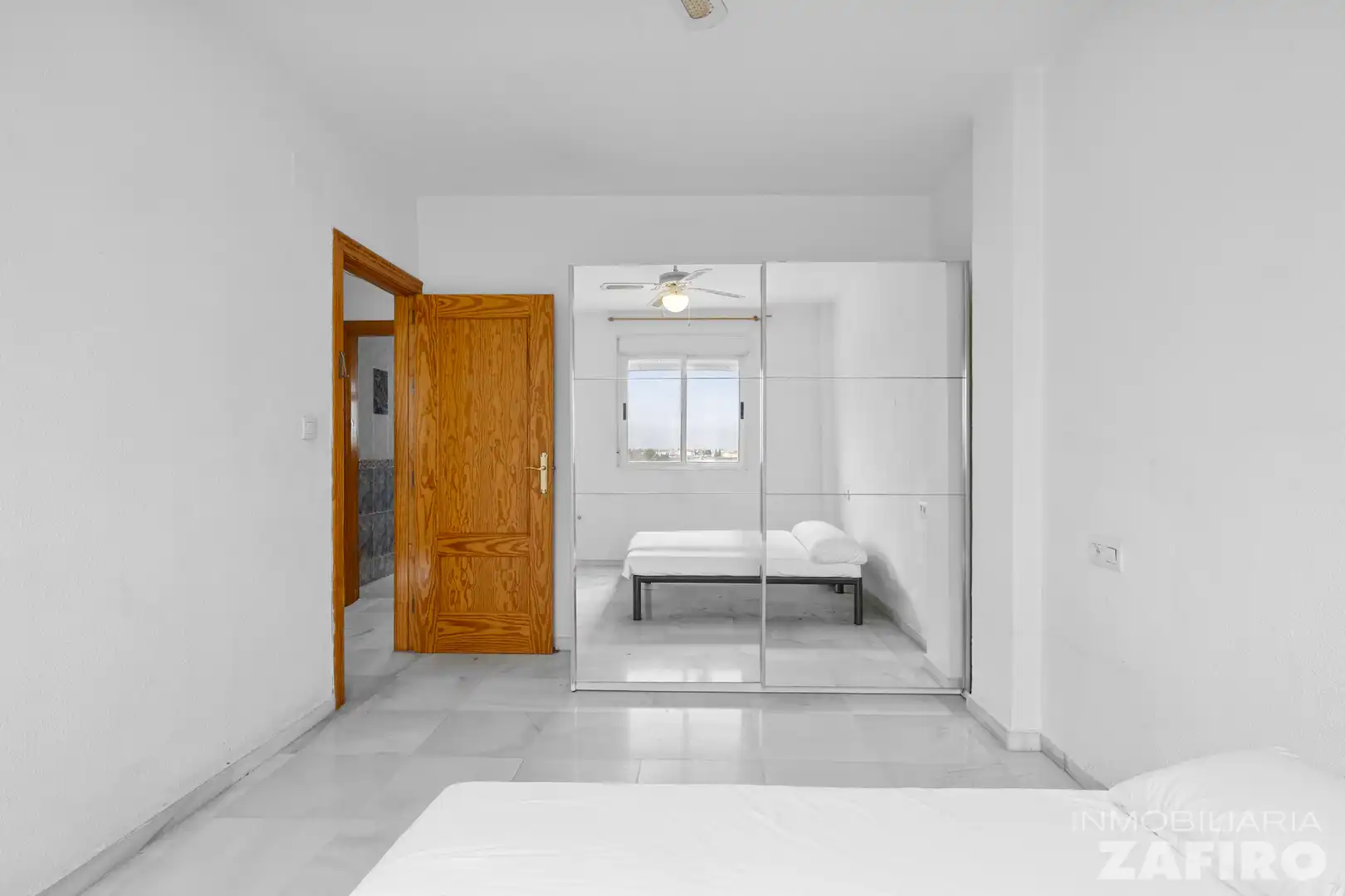 Habitación de Casa adosada en venta en Las Gabias con Trastero y Balcón