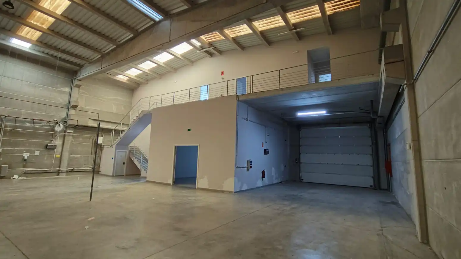 Industrial building to rent in Fuente del Jarro, imagen 3