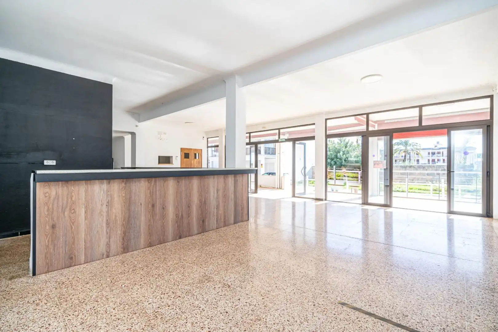 Commercial properties for sale in Llucmajor  with Air Conditioner, Heating and Terrace