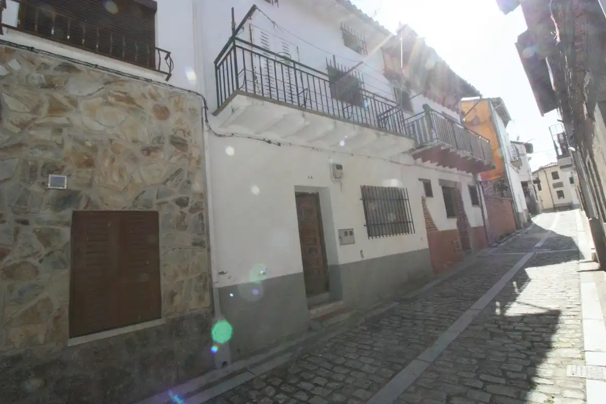 Vista exterior de Casa o chalet en venta en Santa Cruz del Valle con Amueblado y Balcón