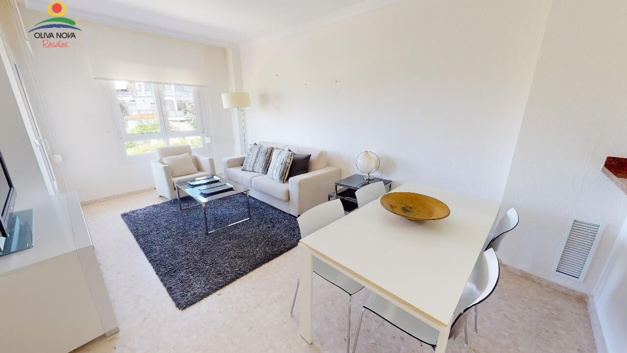 Sala d'estar de Apartament en venda en Oliva amb Calefacció, Jardí privat i Terrassa