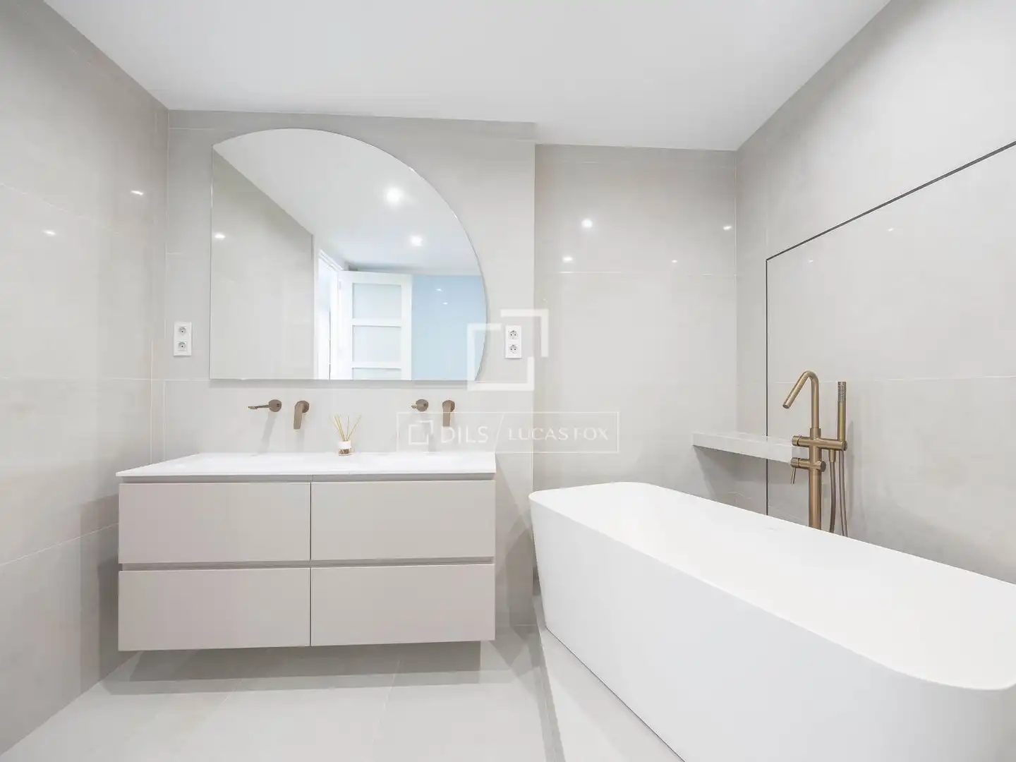 Bathroom of Flat for rent in Valencia  with Air Conditioner, Heating and Parquet flooring