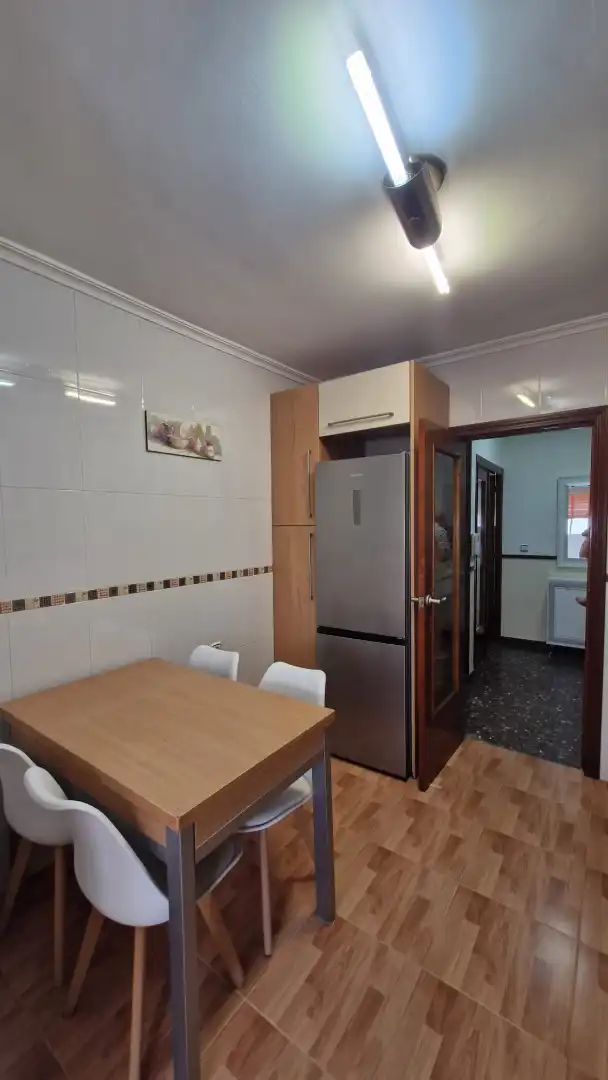 Cuina de Pis de lloguer en Jaén amb Aire condicionat, Terrassa i Moblat