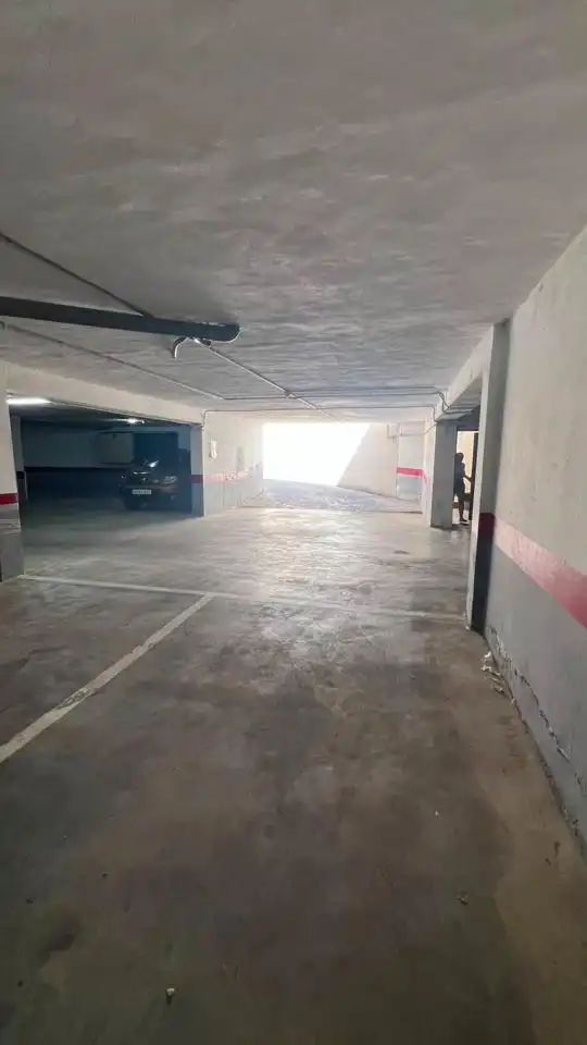 Aparcament de Casa o xalet en venda en Badajoz amb Aire condicionat, Jardí privat i Terrassa