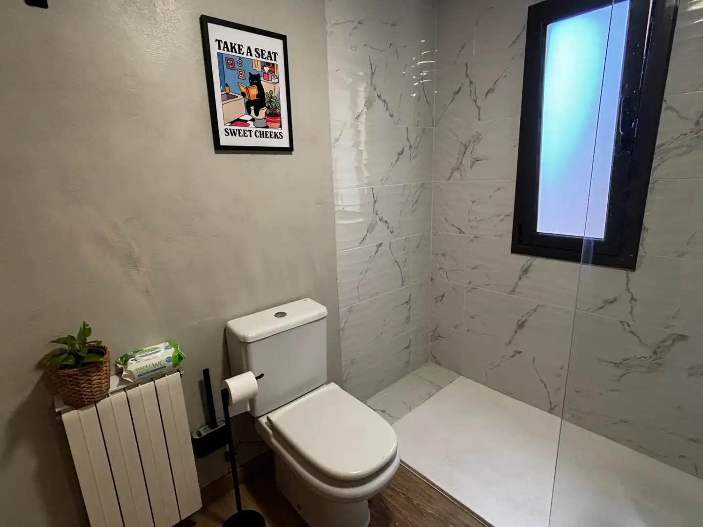 Bathroom of Flat for sale in Terrassa  with Air Conditioner, Heating and Parquet flooring