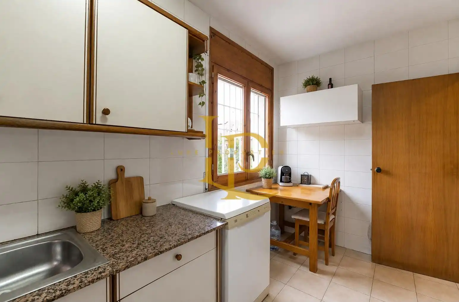 Cocina de Casa adosada en venta en Sant Cugat del Vallès con Aire acondicionado, Calefacción y Jardín privado