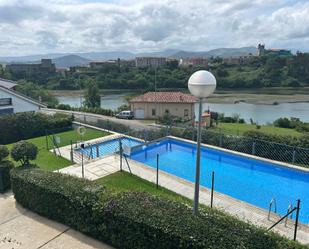 Piscina de Dúplex de lloguer en San Vicente de la Barquera amb Calefacció, Traster i Moblat