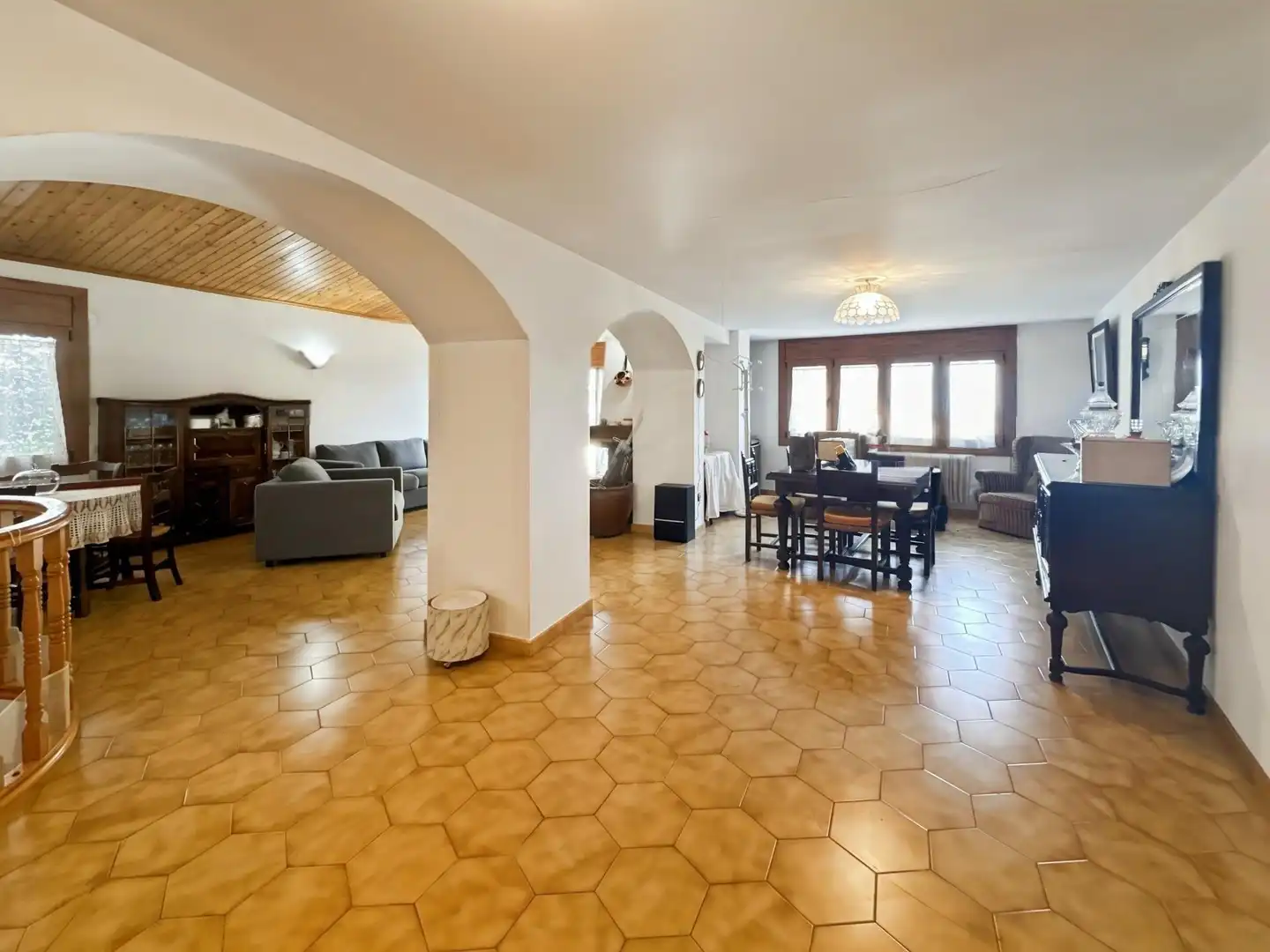 Wohnzimmer von Einfamilien-Reihenhaus zum Verkauf in Berga mit Heizung und Balkon